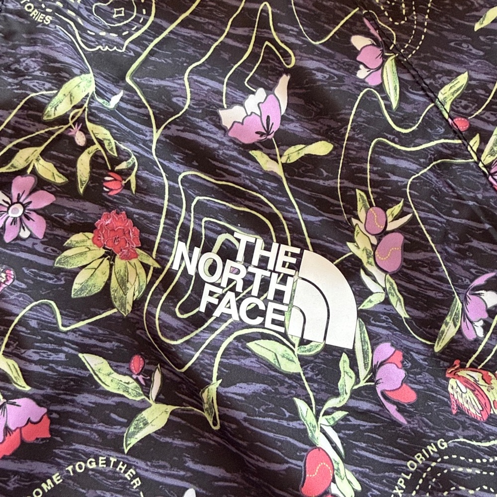The North Face lightweight hydrenaline 1/4 zip jacket🌺❤️🍂 - Picture 3 of 11